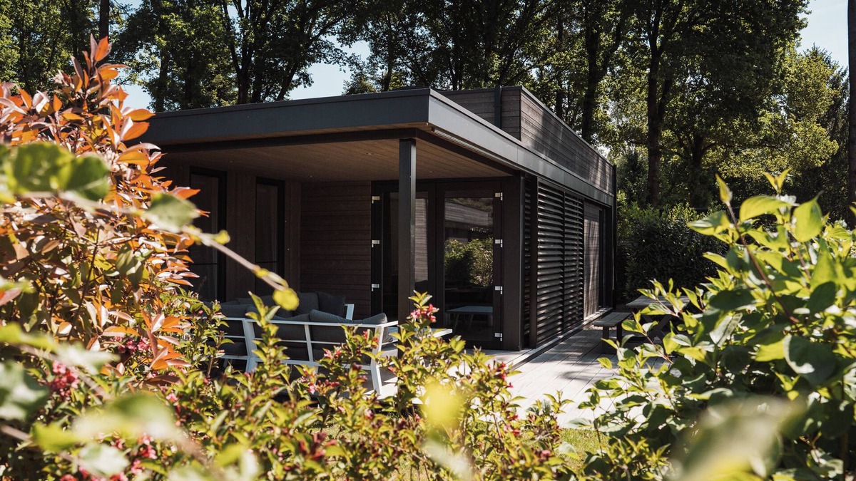 Municipality of Rhenen House | This amazing Eco-Lodge designed by an architect is highly luxurious and completely furnished for six persons.