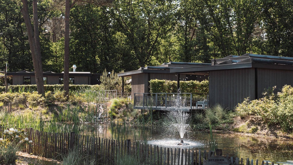 Municipality of Rhenen House | This amazing Eco-Lodge designed by an architect is highly luxurious and completely furnished for six persons.