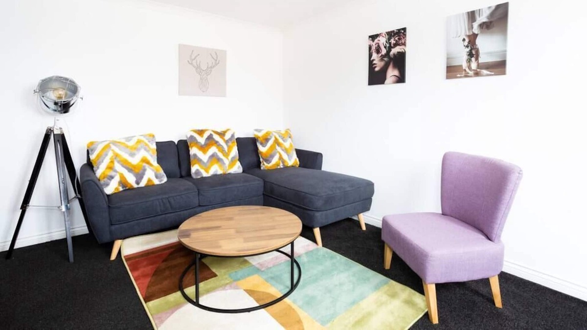 Old Monkland Apartment | This apartment is a 2 bedroom(s), 2 bathrooms, located in North Lanarkshire, Scotland.