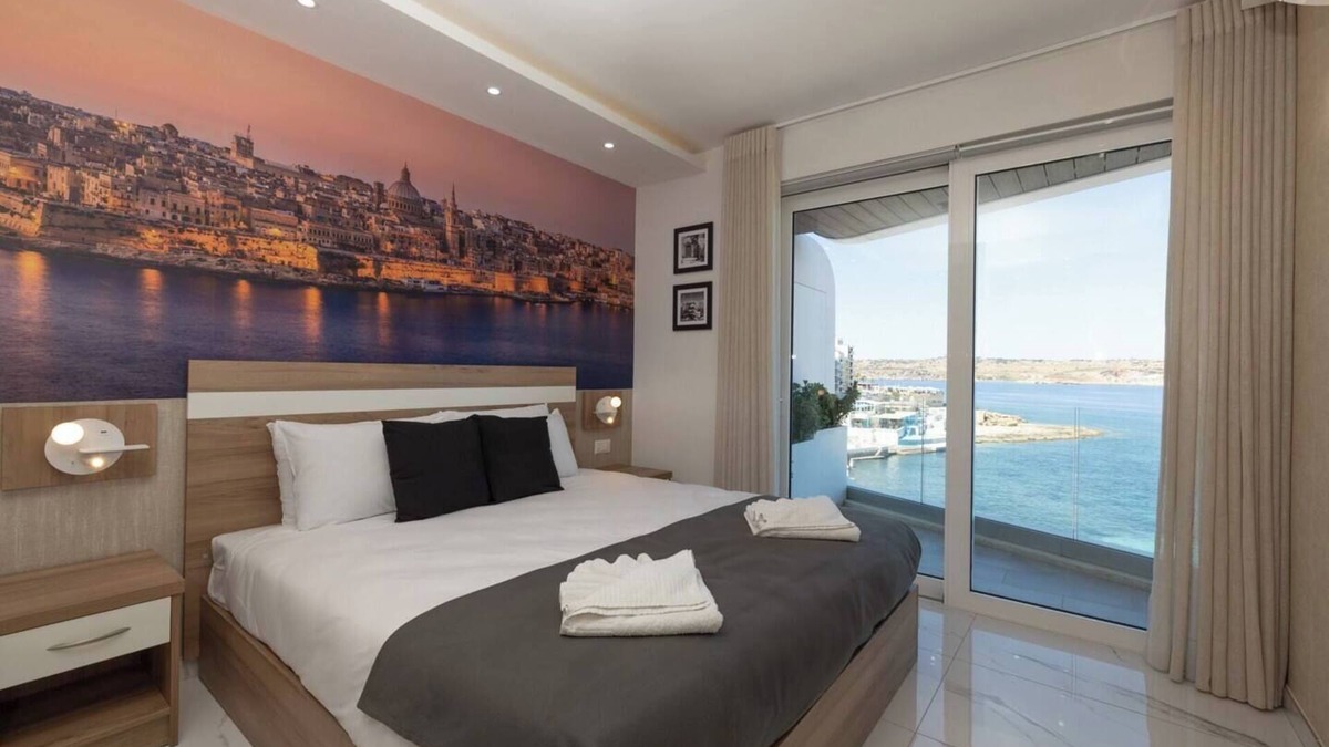 Qawra Apartment | This apartment is a 2 bedroom(s), 2 bathrooms, located in San Pawl il-Baħar, null.