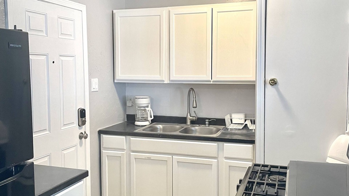 Biggs Field Apartment | This apartment is a 1 bedroom(s), 1 bathrooms, located in El Paso, TX.