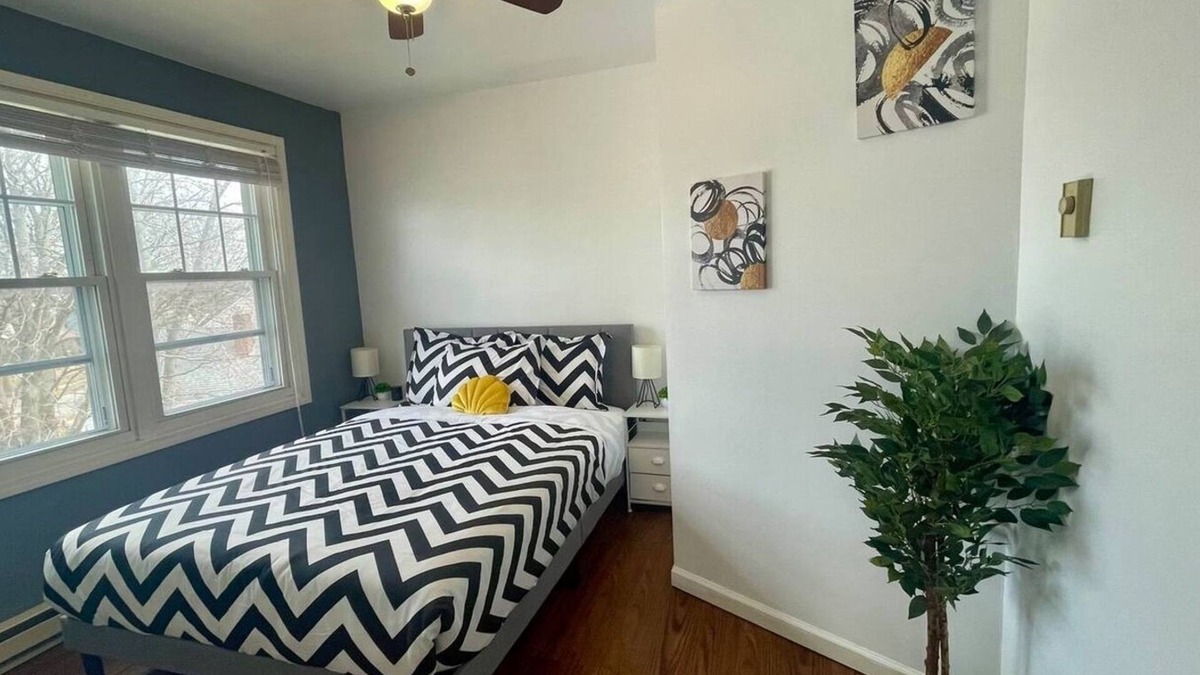 Kamm's Corners Apartment | This apartment is a 1 bedroom(s), 1 bathrooms, located in Cleveland, OH.