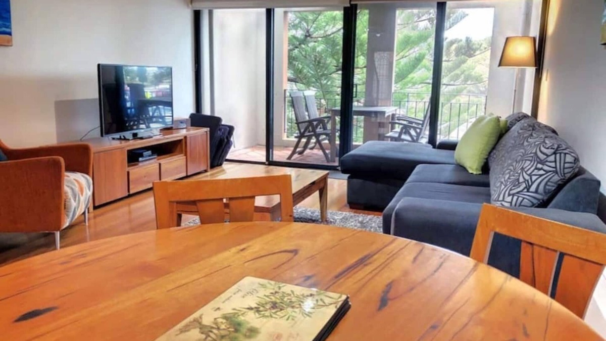 Fremantle Apartment | This apartment is a 2 bedroom(s), 1.5 bathrooms, located in Fremantle, WA.