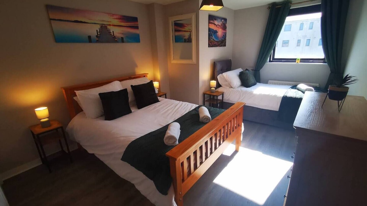 Cathedral Quarter Apartment | This apartment is a 2 bedroom(s), 2 bathrooms, located in Belfast, Northern Ireland.