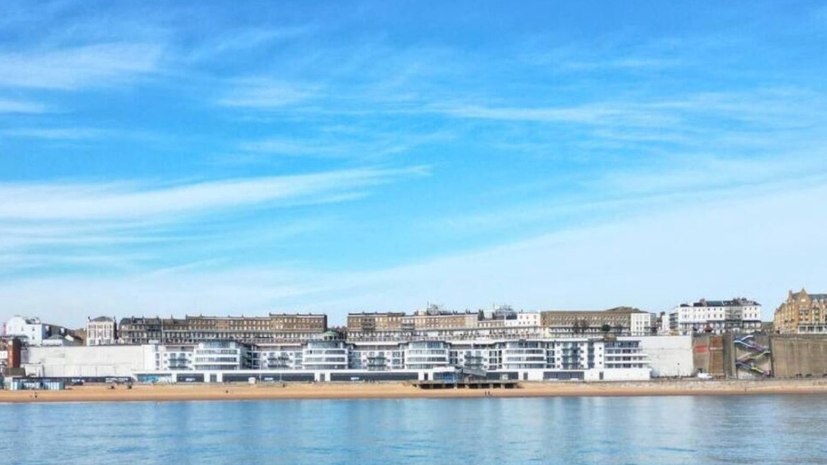 Ramsgate Apartment | This apartment is a 2 bedroom(s), 2 bathrooms, located in Ramsgate, England.