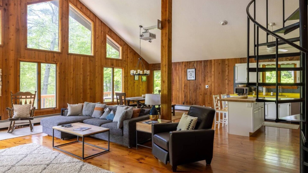 Londonderry Apartment | This apartment is a 4 bedroom(s), 2 bathrooms, located in Londonderry, VT.