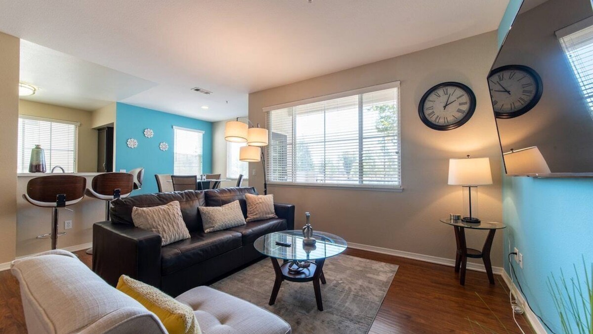 Valencia Apartment | This apartment is a 2 bedroom(s), 2 bathrooms, located in Santa Clarita, CA.