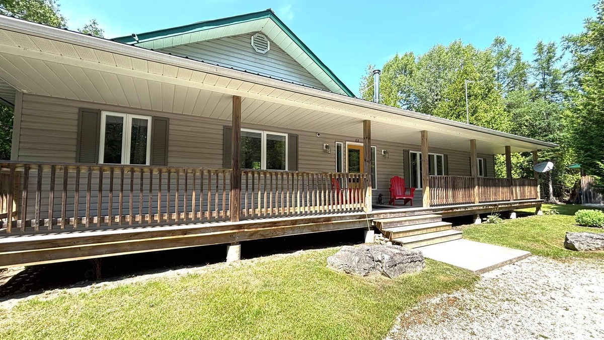 Lion's Head Cabin | This bright and spacious retreat blends modern comfort with cozy cottage charm. Featuring a fully equipped kitchen, multiple cozy bedrooms, stylish bathrooms, and inviting living spaces with a wood-burning fireplace.