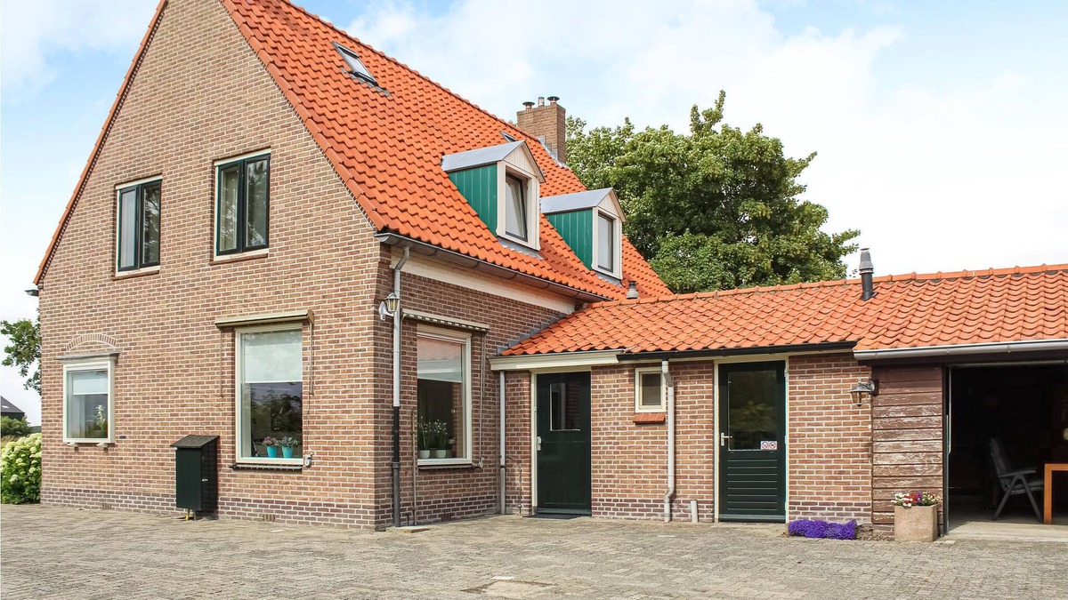 Slootdorp House | This beautiful and child-friendly semi-detached house for 4 people is located on a large plot of no