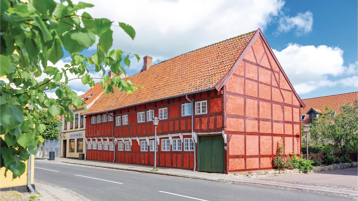 Sklskr Apartment | This beautiful apartment is located in a historic building near the center of Skælsør.