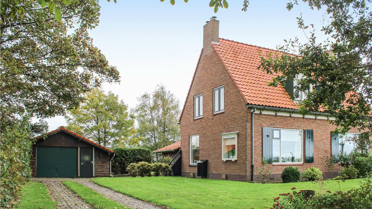 Slootdorp House | This beautiful, child-friendly semi-detached house for 4 people is located on a large plot of no les