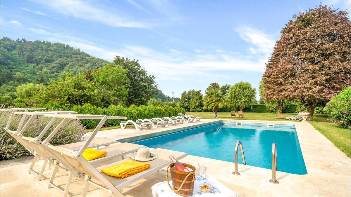 Torreglia House | This beautiful, homely vacation home at the foot of the Colli Euganei is an ideal starting point for