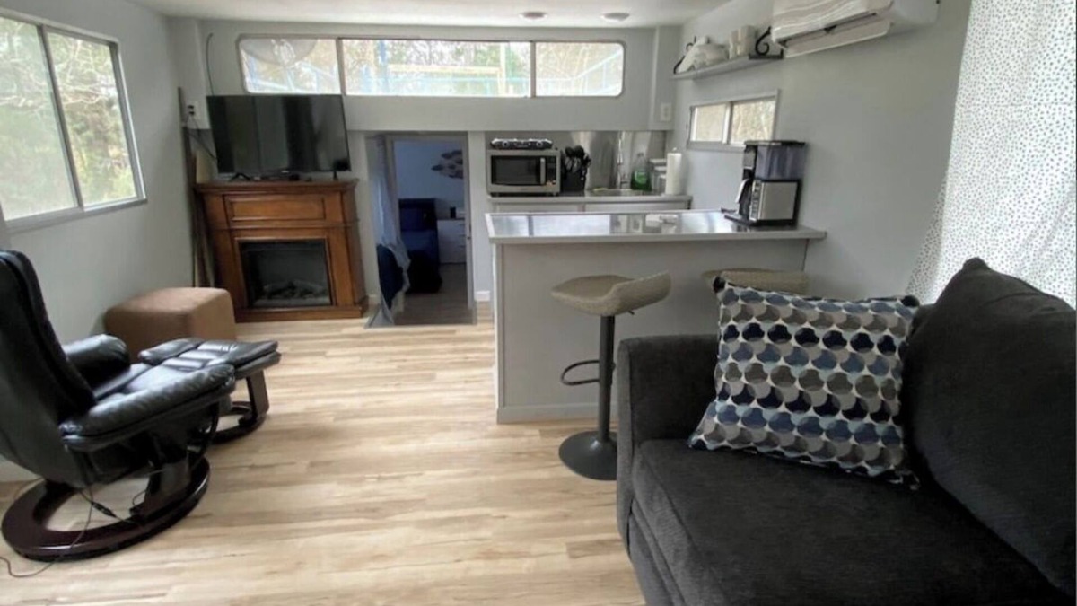 Elberton Boat Rental | This Boat Don't Float! A Refurbished 50 ft House boat