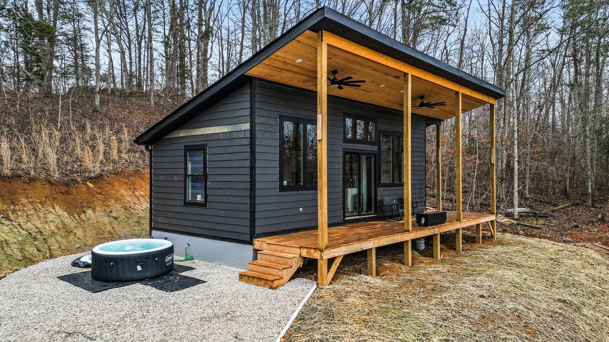 Stanton Cabin | This cabin is a 0 bedroom(s), 1 bathrooms, located in Stanton, KY.