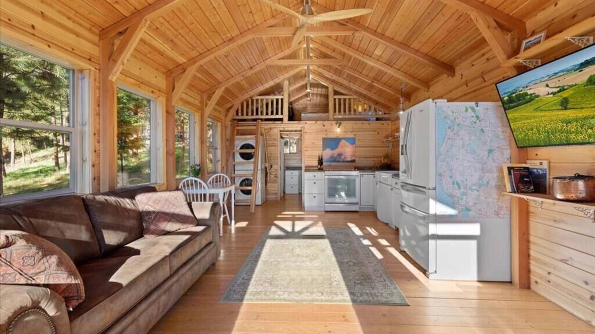 Florence Cabin | This cabin is a 1 bedroom(s), 1 bathrooms, located in Florence, MT.
