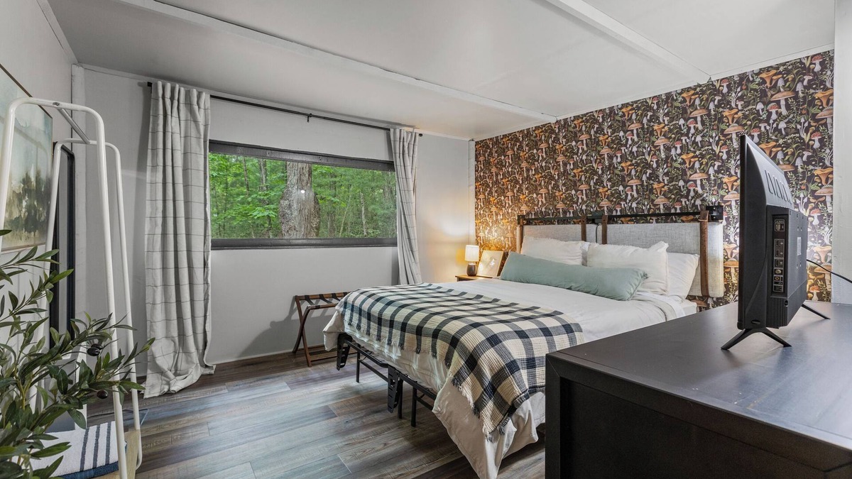 Rogers Cabin | This cabin is a 2 bedroom(s), 1 bathrooms, located in Rogers, KY.