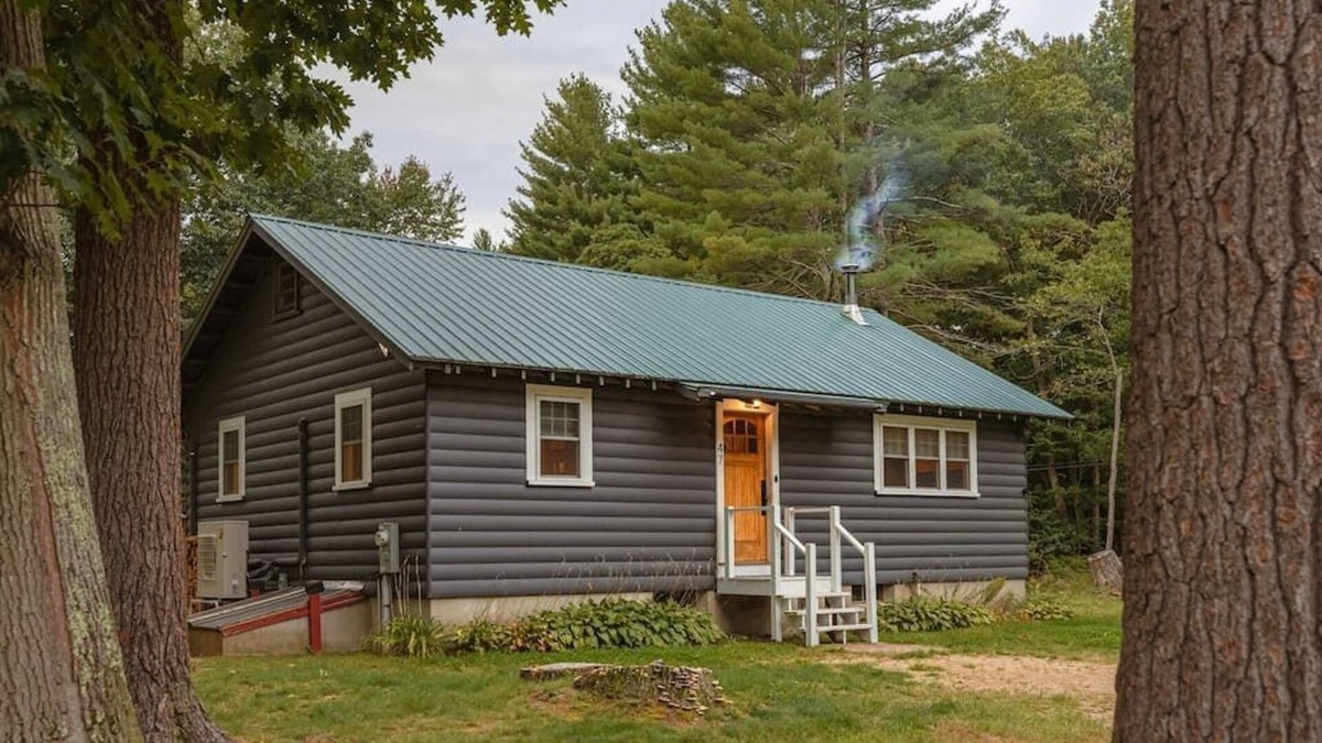 Eliot Cabin | This cabin is a 2 bedroom(s), 1 bathrooms, located in Eliot, ME.