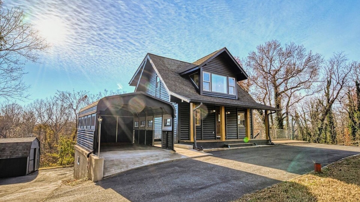 Fredericksburg Cabin | This cabin is a 3 bedroom(s), 3 bathrooms, located in Fredericksburg, VA.