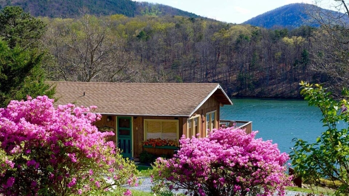 Huddleston Cabin | This cabin is oozing with charm and has magnificent view of the lake and Smith Mountain