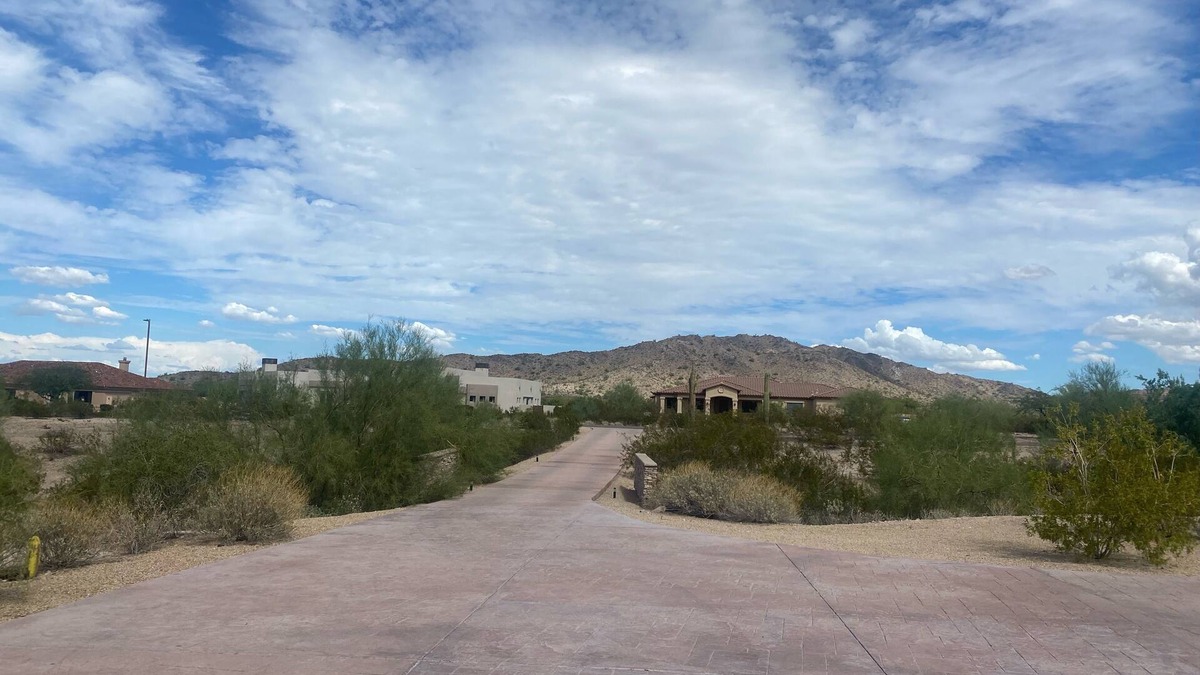 Estrella Mountain Ranch House | This casita is located in the Estrella neighborhood and boasts amazing View’s.