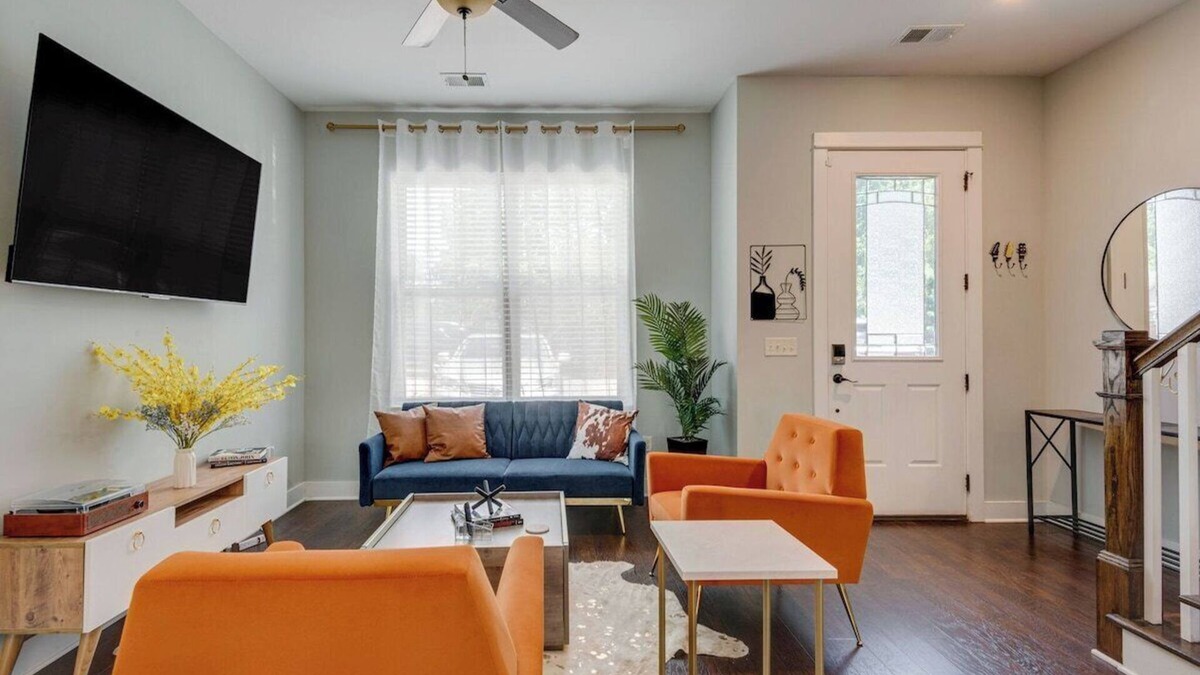 Inglewood Condo | This condominium is a 2 bedroom(s), 2.5 bathrooms, located in Nashville, TN.
