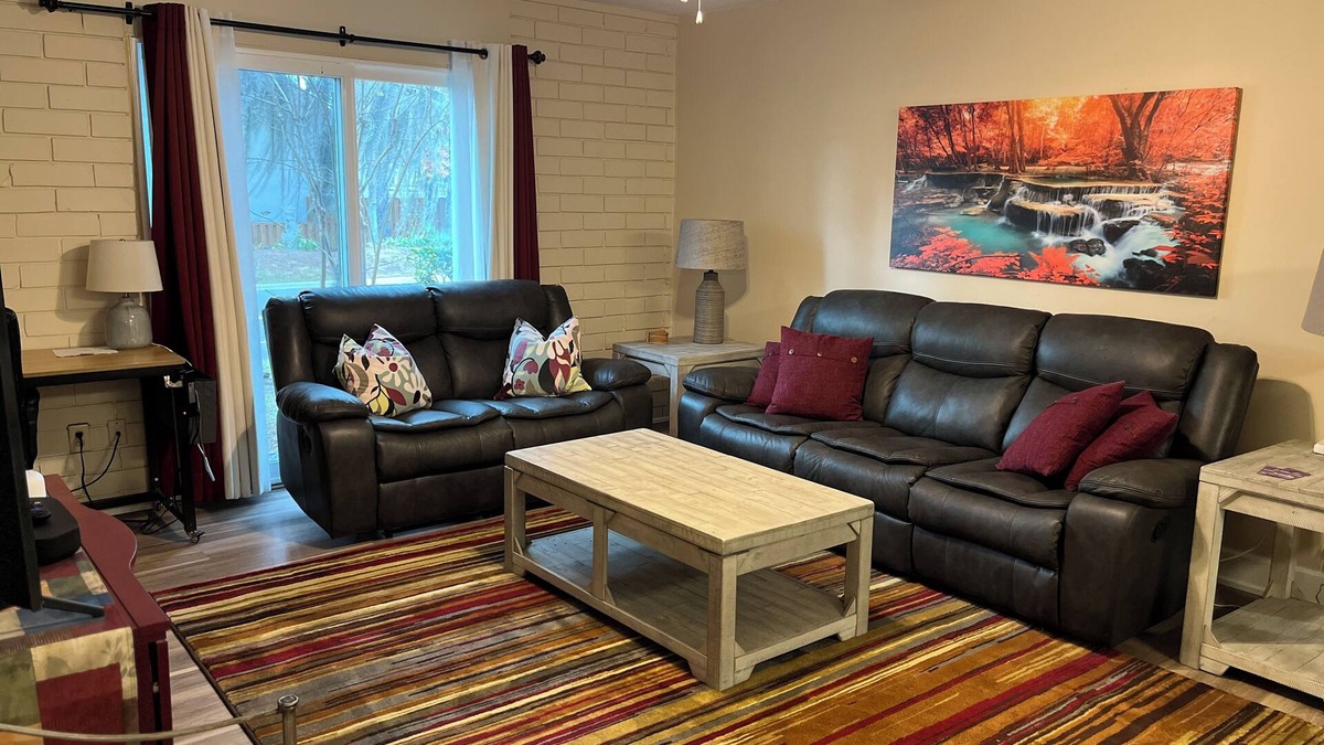 Gainesville Condo | This condominium is a 2 bedroom(s), 1 bathrooms, located in Gainesville, FL.