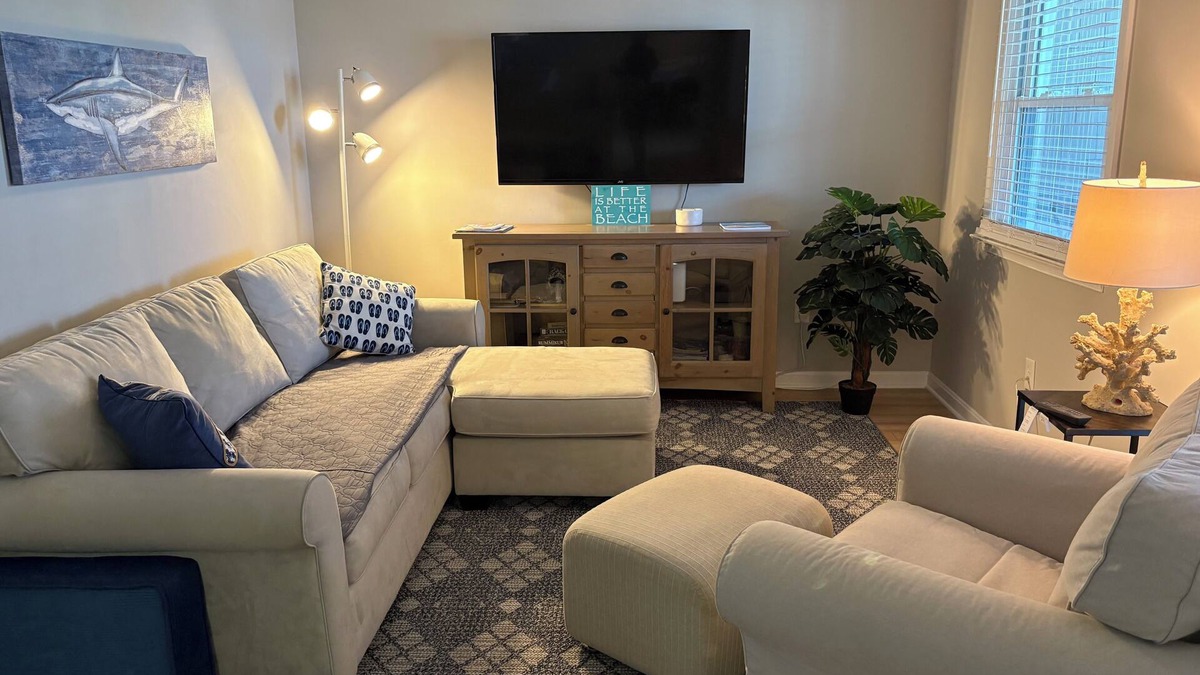 Fenwick Island Condo | This condominium is a 2 bedroom(s), 2 bathrooms, located in Fenwick Island, DE.