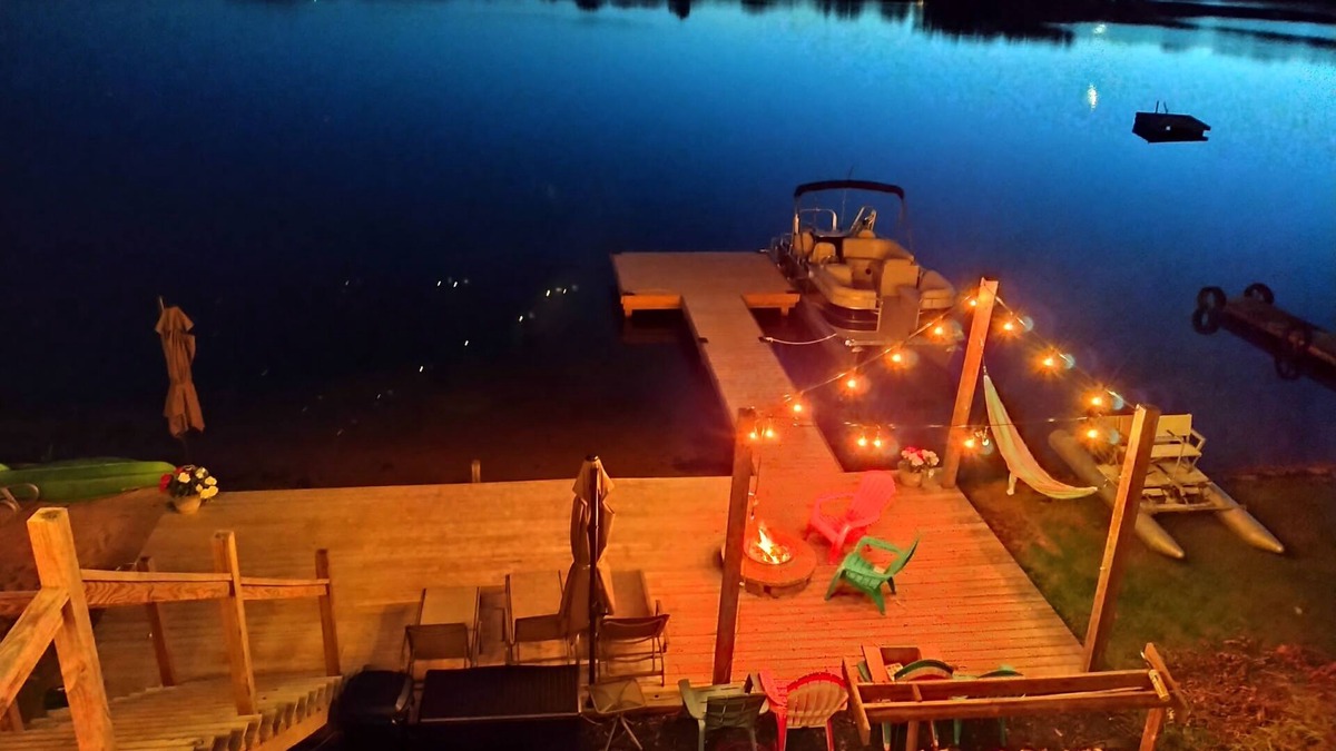 Custer Cottage | This cottage on the lake is a perfect place for a family vacation.