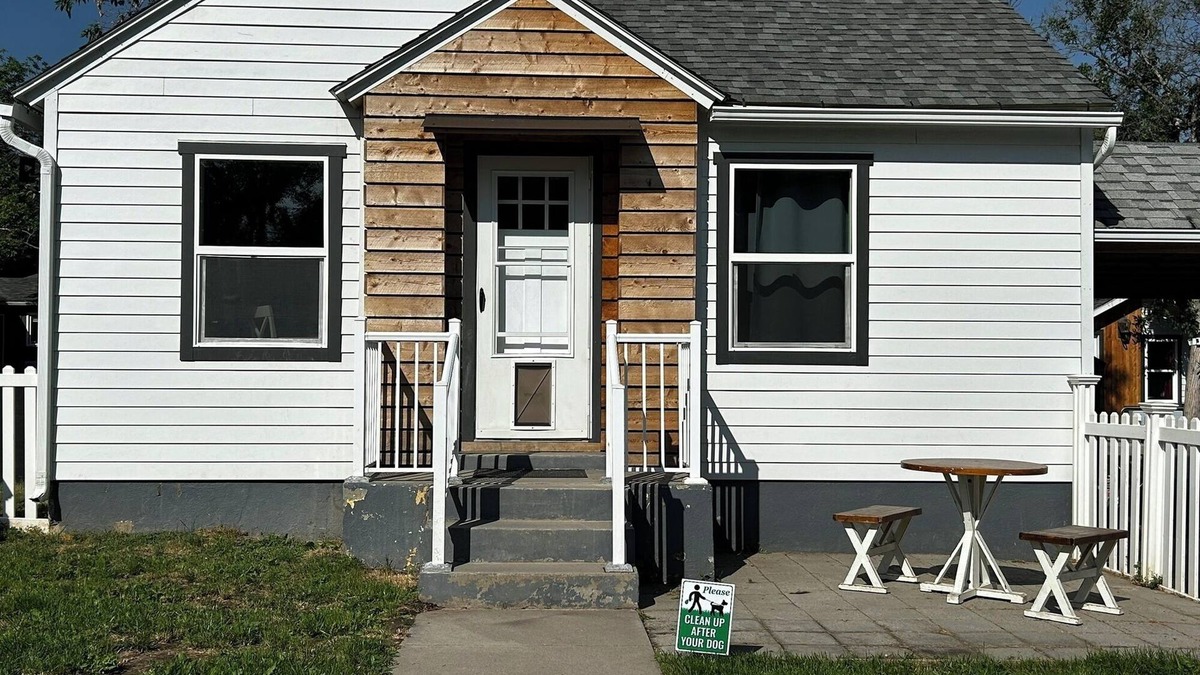 Helena House | This cozy house has been completely remodeled inside and features three bedrooms.