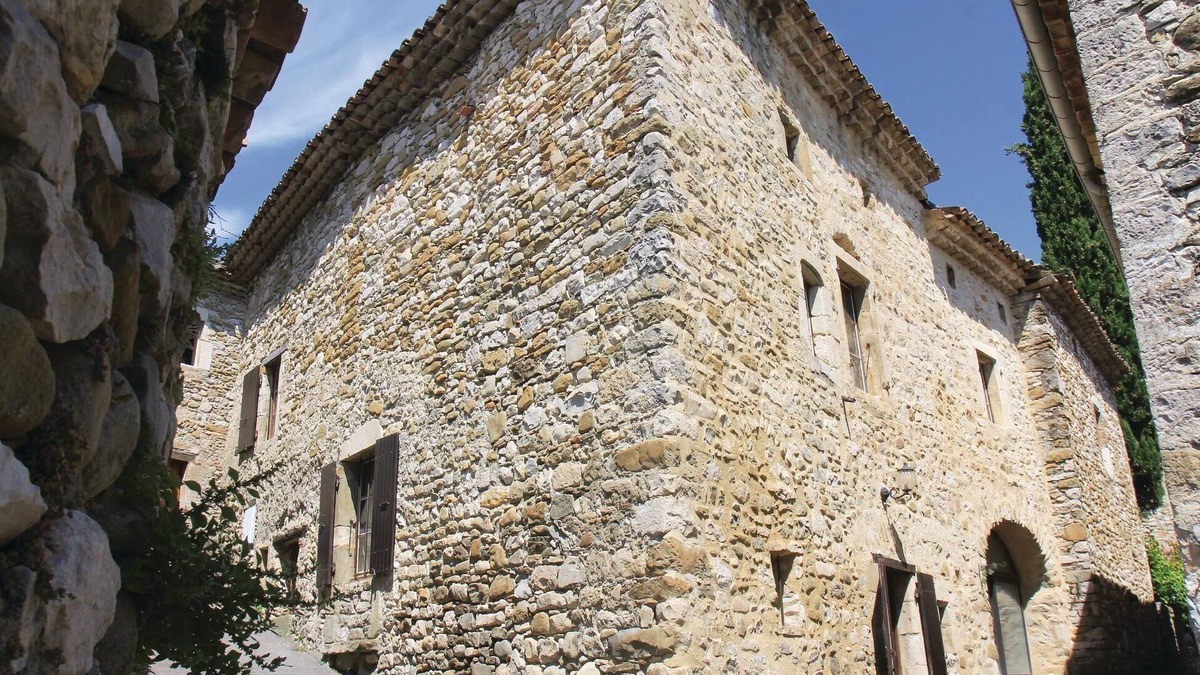 Manas House | This delightful stone house is located in the hills of the picturesque village of Mana. Large stairs