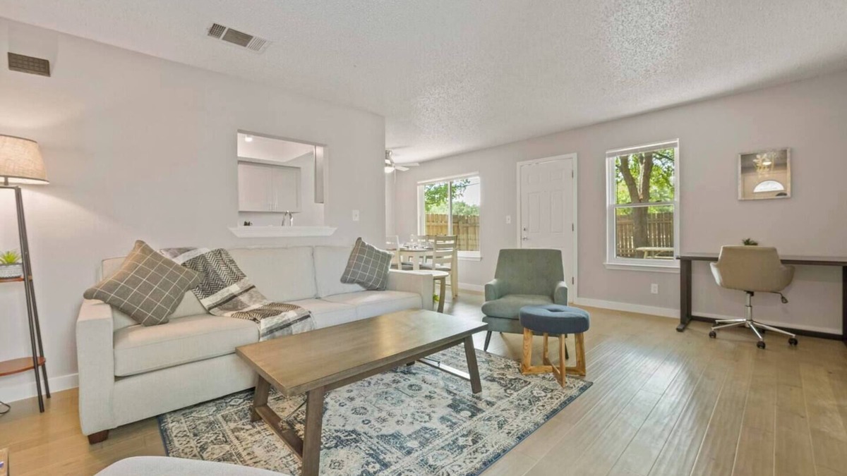 Springwoods Apartment | This duplex is a 2 bedroom(s), 2.5 bathrooms, located in Austin, TX.
