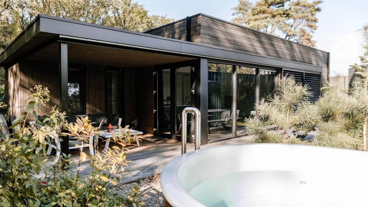 Municipality of Rhenen House | This Eco-Lode is furnished for six persons as well but also has an extra hot tub. This means you can relax completely from your own patio and grab your own wellness moment!