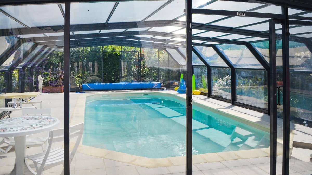 Pace House | This elegant house is located in a large residential area of the town of Pacé, 10 km from Rennes.