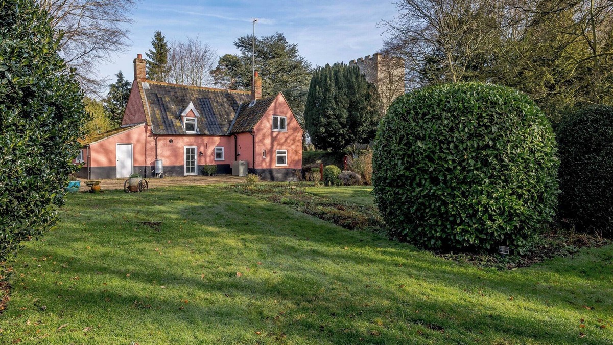 Swannington Cottage | This family cottage is perfect for exploring Norwich, the Broads and the coast.