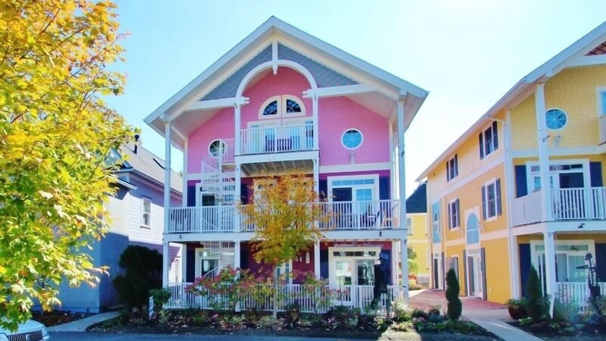 Chautauqua House | This gorgeous modern home is the perfect vacation home inside the gates of historic Chautauqua Institution!