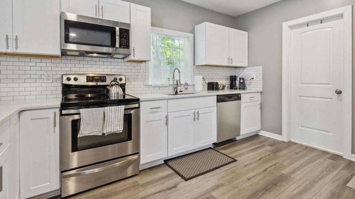 Buckroe Beach House | This guest house is a 1 bedroom(s), 1 bathrooms, located in Hampton, VA.