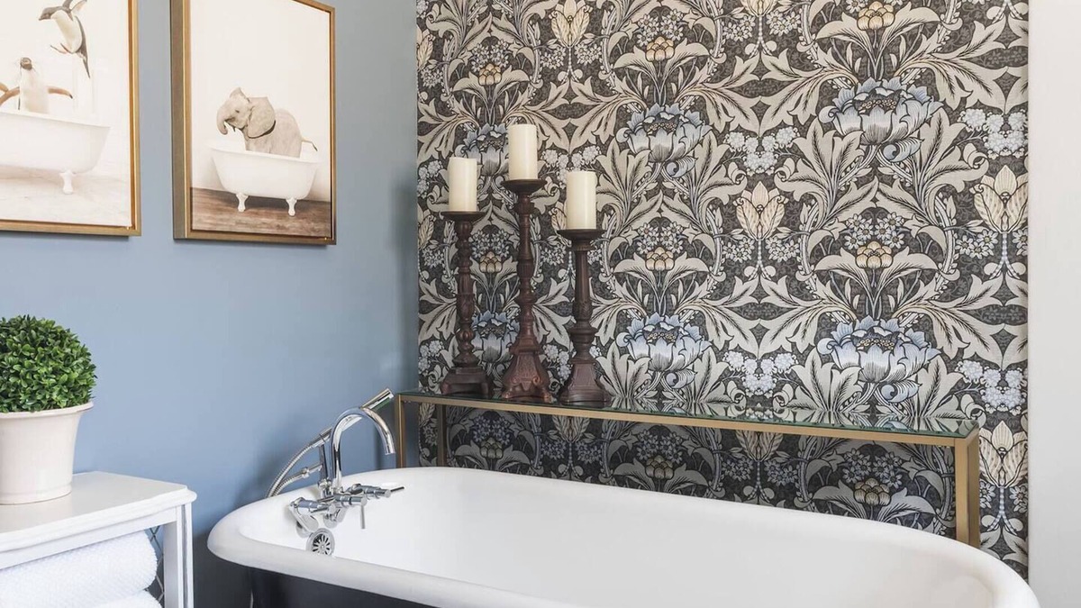 West Queen Anne House | This guest house is a 1 bedroom(s), 1 bathrooms, located in Seattle, WA.