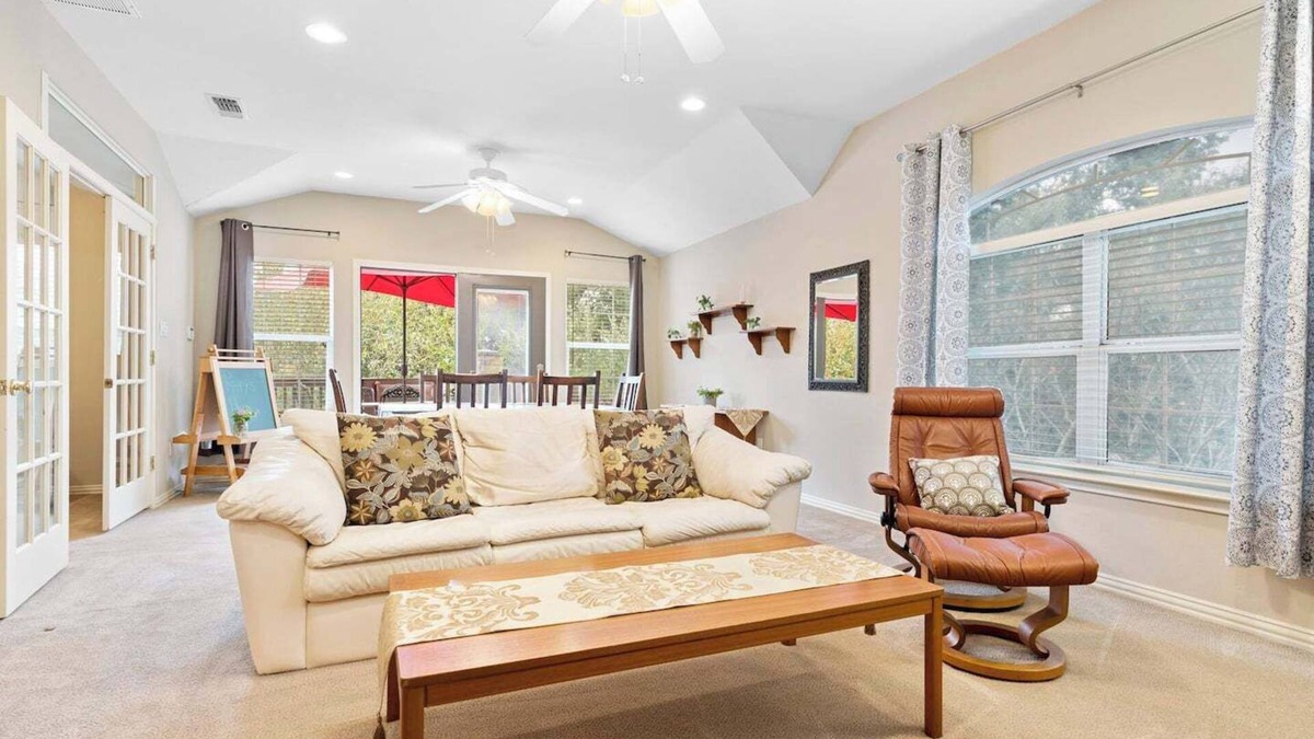 Circle C Ranch House | This guest house is a 2 bedroom(s), 1.5 bathrooms, located in Austin, TX.
