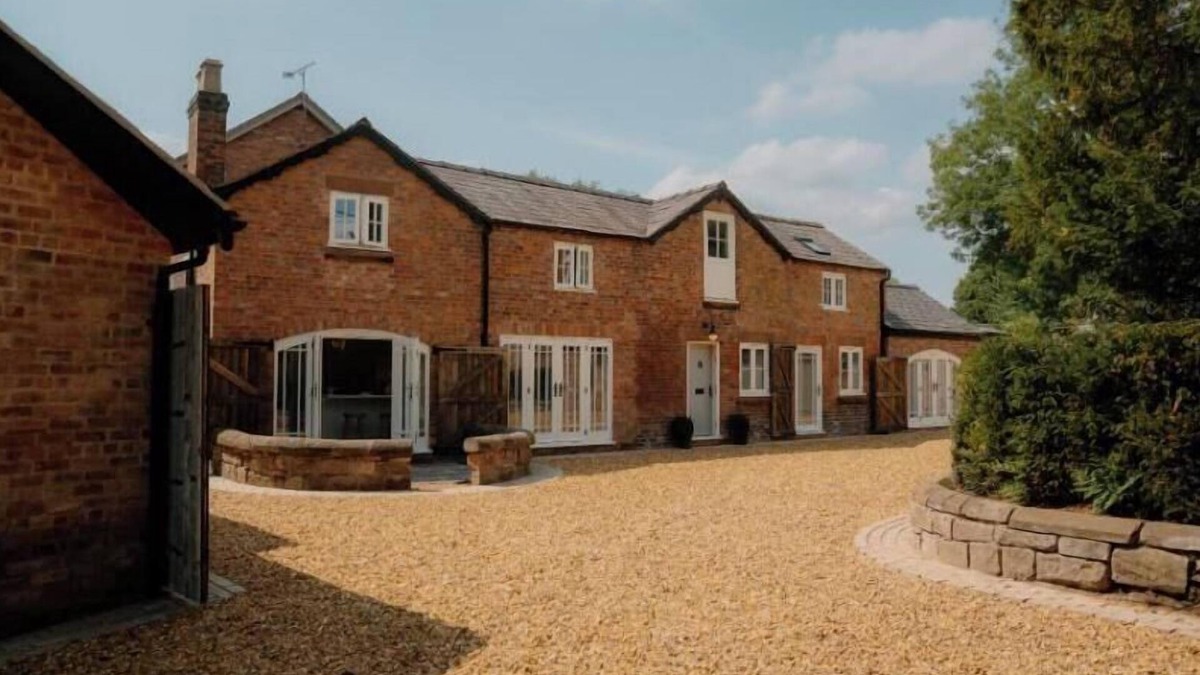 Bunbury House | This historic building offers an inviting retreat with its charming blend of comfort and elegance.