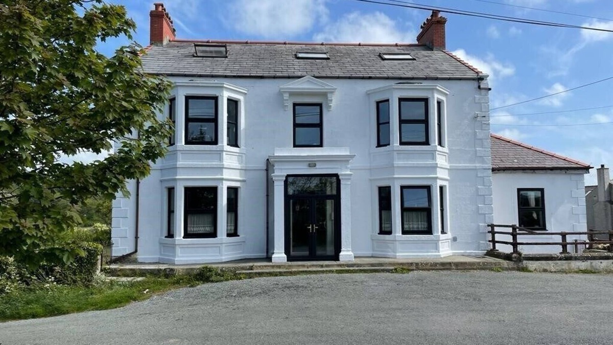 Bodorgan House | This historic, former public house has been transformed into a superb holiday residence for 13