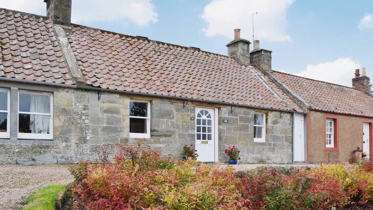 Ceres Cottage | This holiday property makes for a great romantic getaway.