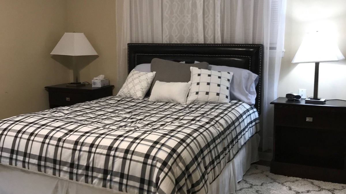 Whitehaven House | This home is literally a five minute walk from Elvis Presleys Graceland