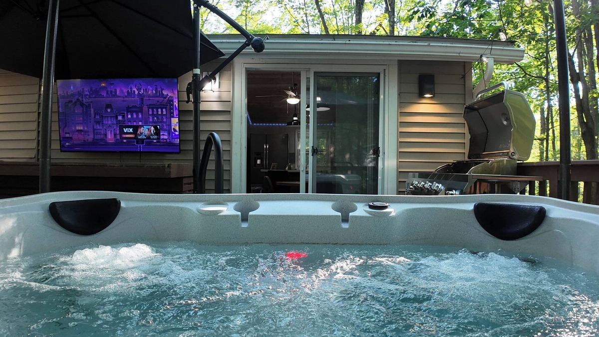 Pocono Lake House | This house is a 2 bedroom(s), 1 bathrooms, located in Tobyhanna Township, PA.