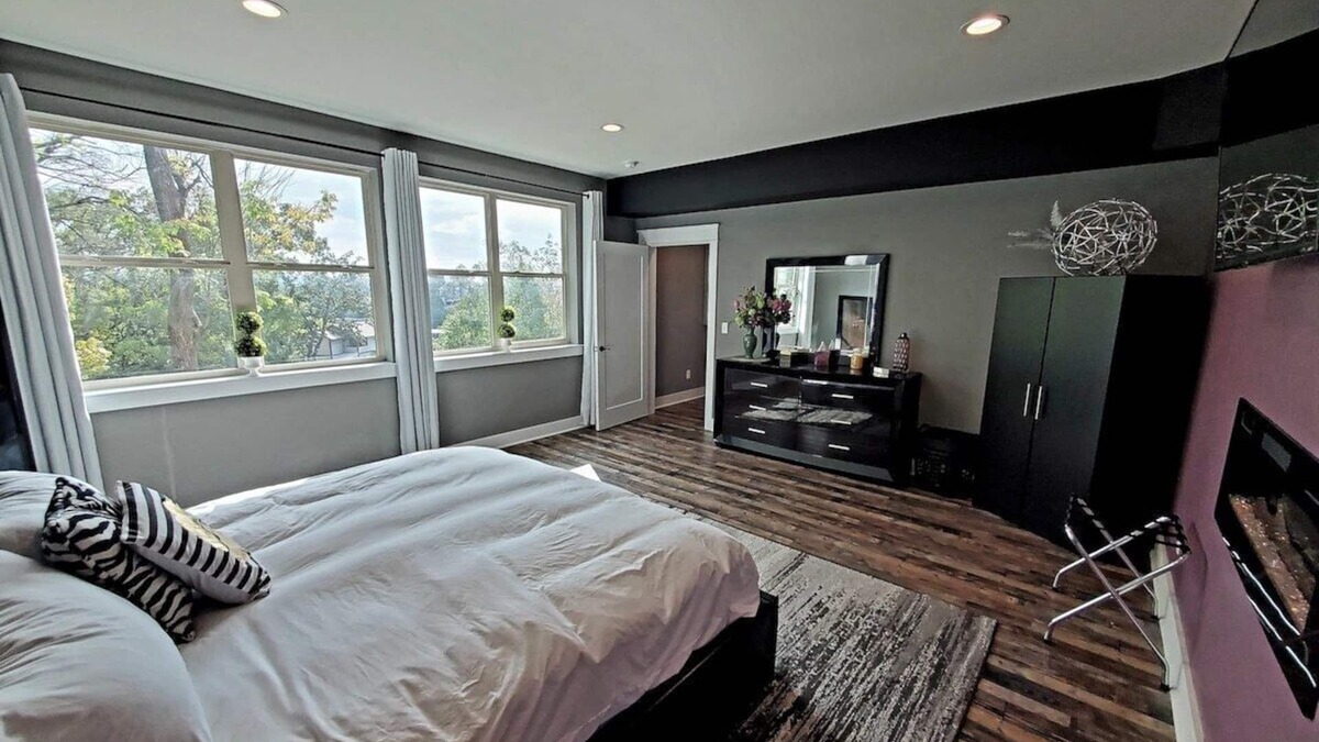 Northside House | This house is a 2 bedroom(s), 1 bathrooms, located in Chattanooga, TN.