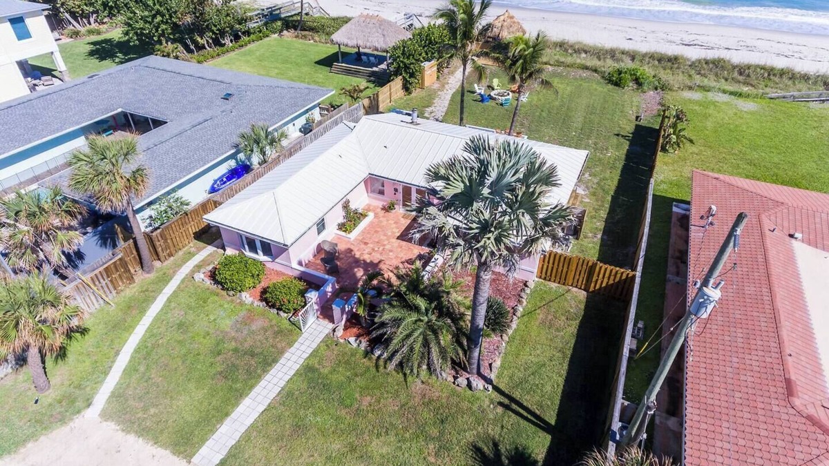 Ocean Shores House | This house is a 2 bedroom(s), 2 bathrooms, located in Indialantic, FL.
