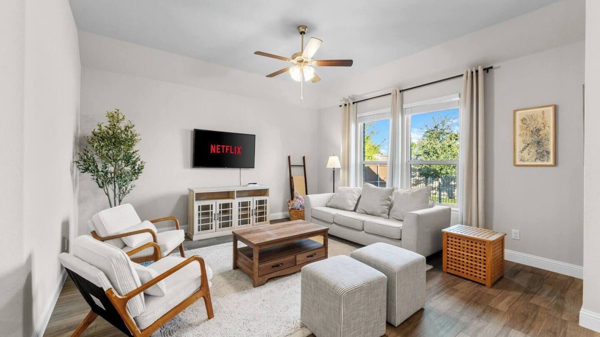 Keller House | This house is a 2 bedroom(s), 2 bathrooms, located in Fort Worth, TX.