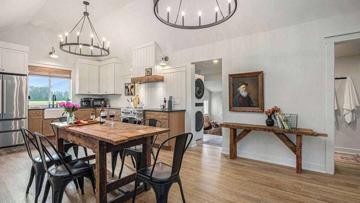 South Haven House | This house is a 2 bedroom(s), 2 bathrooms, located in South Haven, MI.