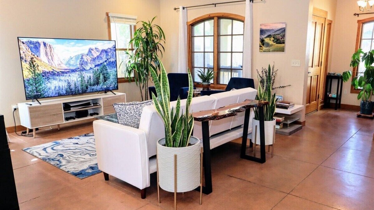 West University House | This house is a 2 bedroom(s), 3 bathrooms, located in Tucson, AZ.