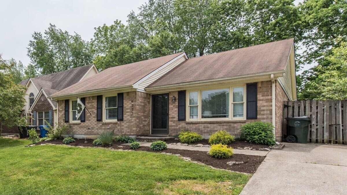 Keene House | This house is a 3 bedroom(s), 2 bathrooms, located in Lexington, KY.