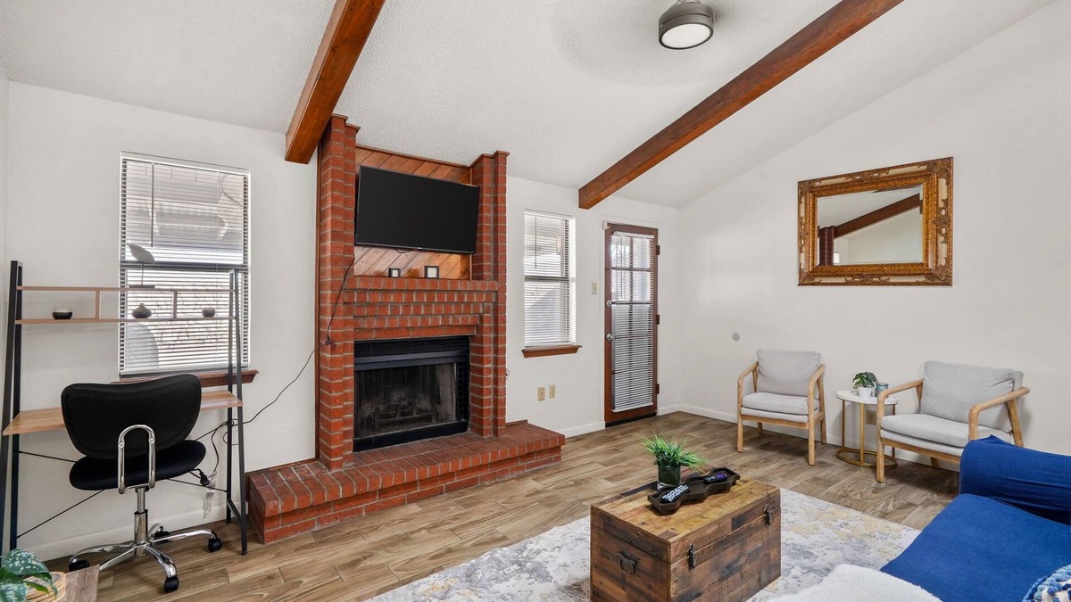 Biggs Field House | This house is a 3 bedroom(s), 2 bathrooms, located in El Paso, TX.